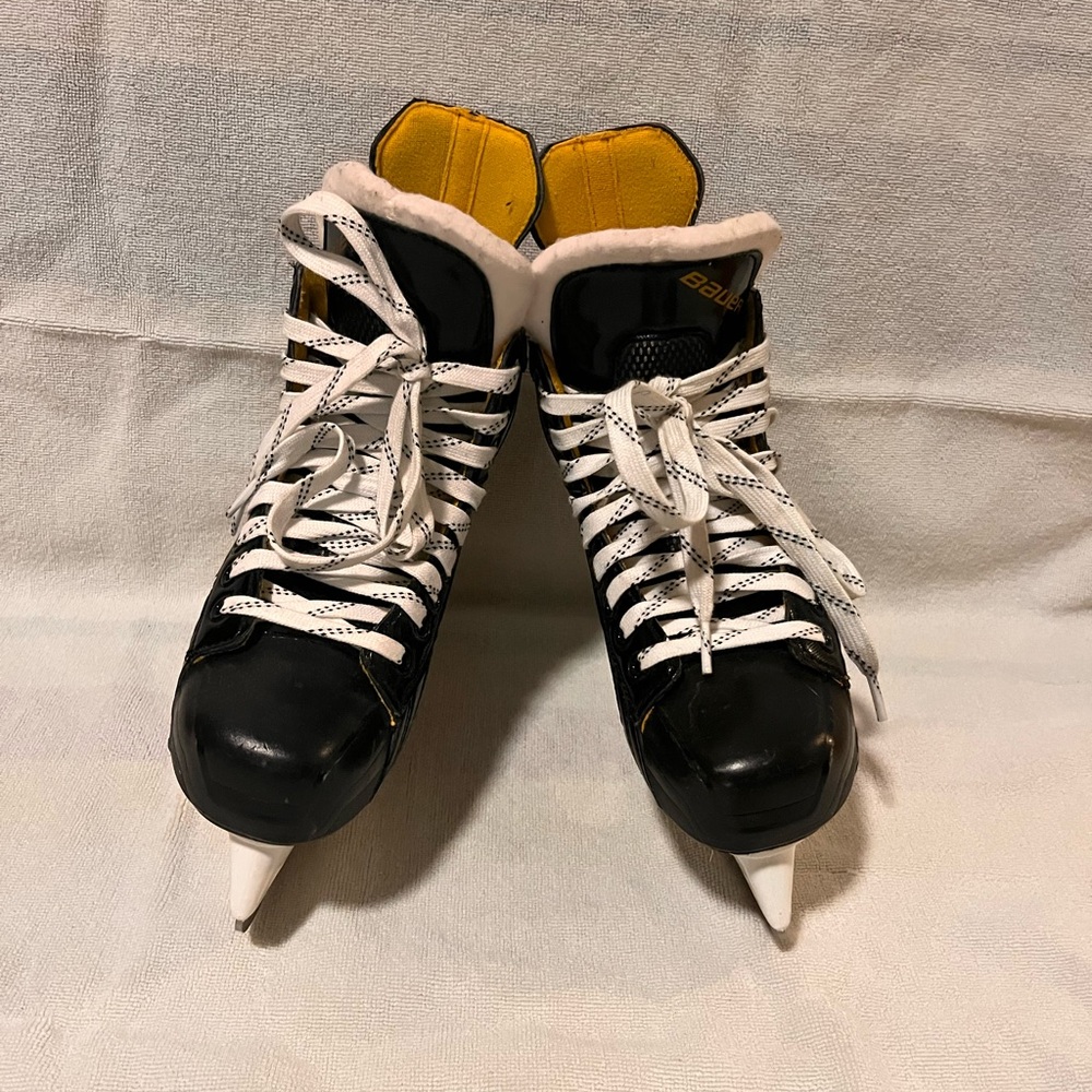 Bauer Supreme 150 Hockey Skates Kids Size 4